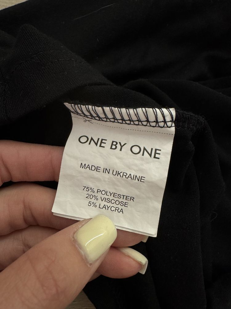 топ із відкритими плечима one by one, xs