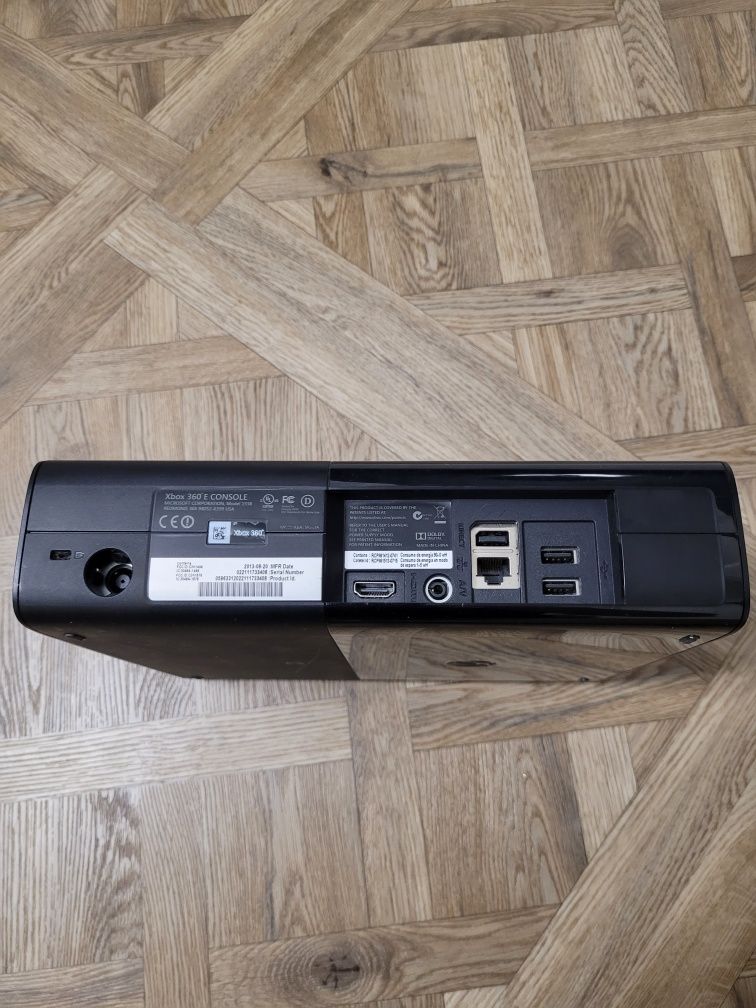 Xbox 360 + Kinect + Pad + Gry