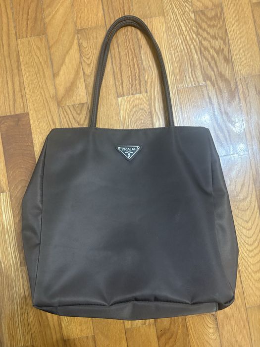 Bolsa Prada em castanho