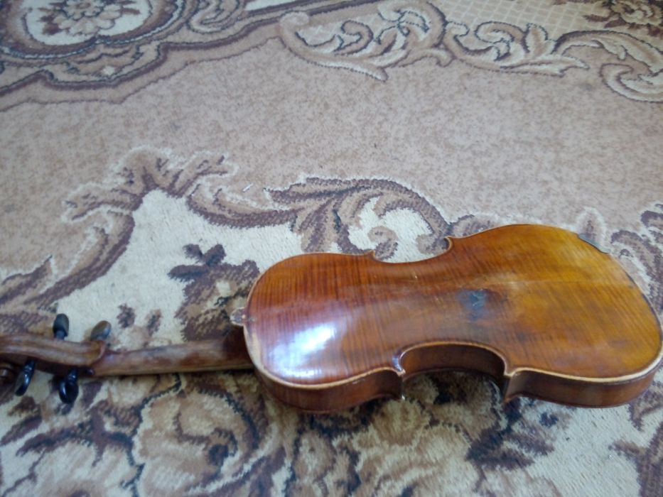 Скрипка ручної роботи