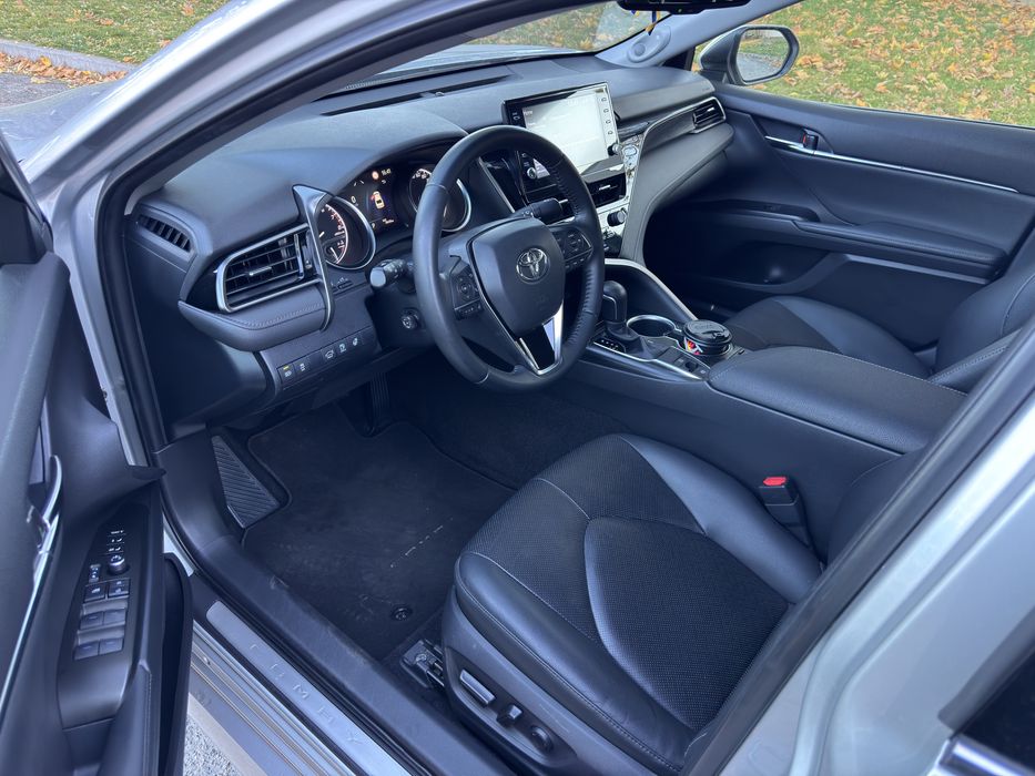 Продам офіційну максимальну рестайлінгову Toyota Camry Premium 2021