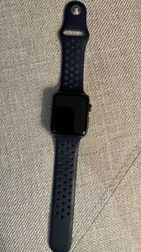 Apple Watch Series 3 2017 GPS + Celular 42 com Bracelete Desportiva