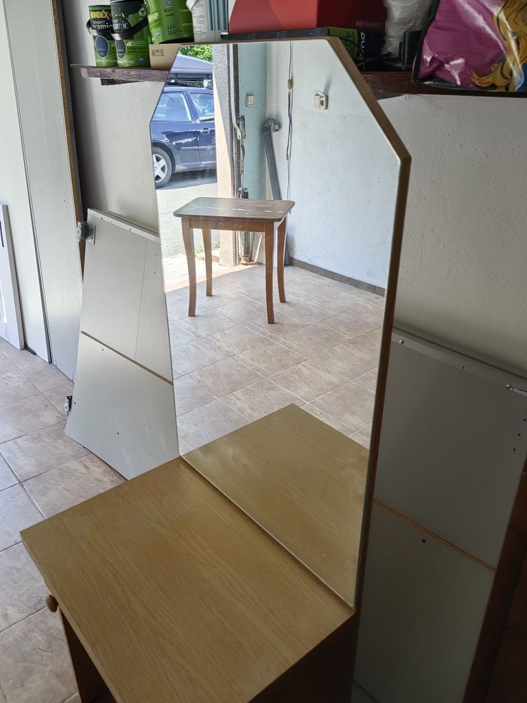 Toaletka, szafeczka z lustrem i szufladą