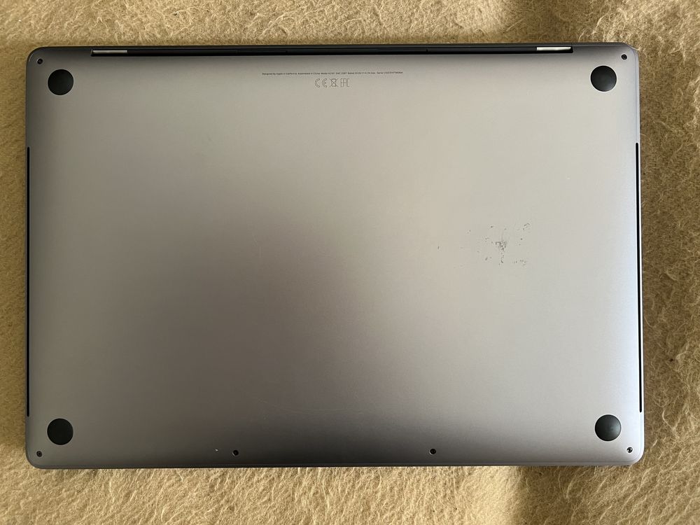MacBook Pro 16" Touch Bar e Touch ID