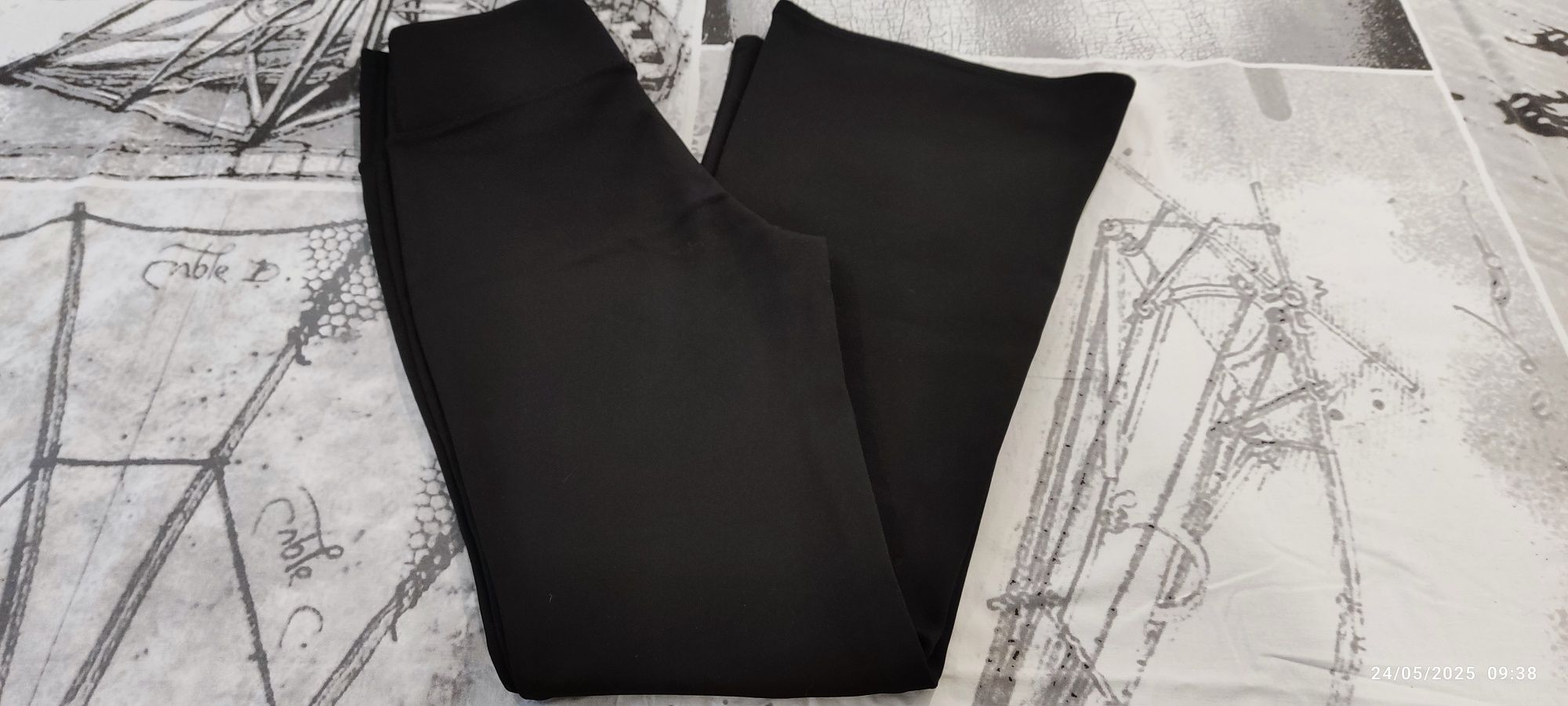 Vendo leggings e macacão pretos