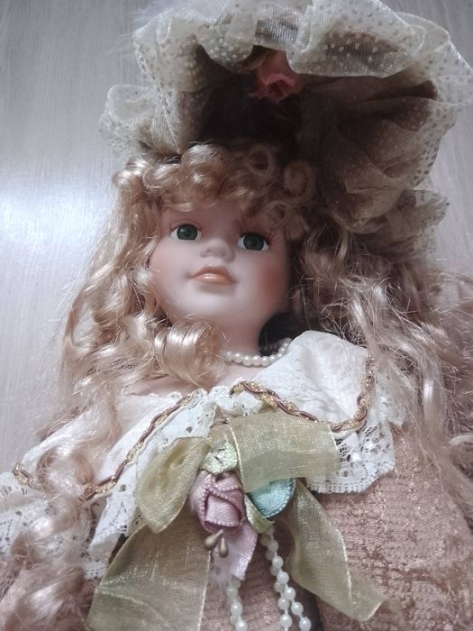 Lalka porcelanowa, kolekcjonerska