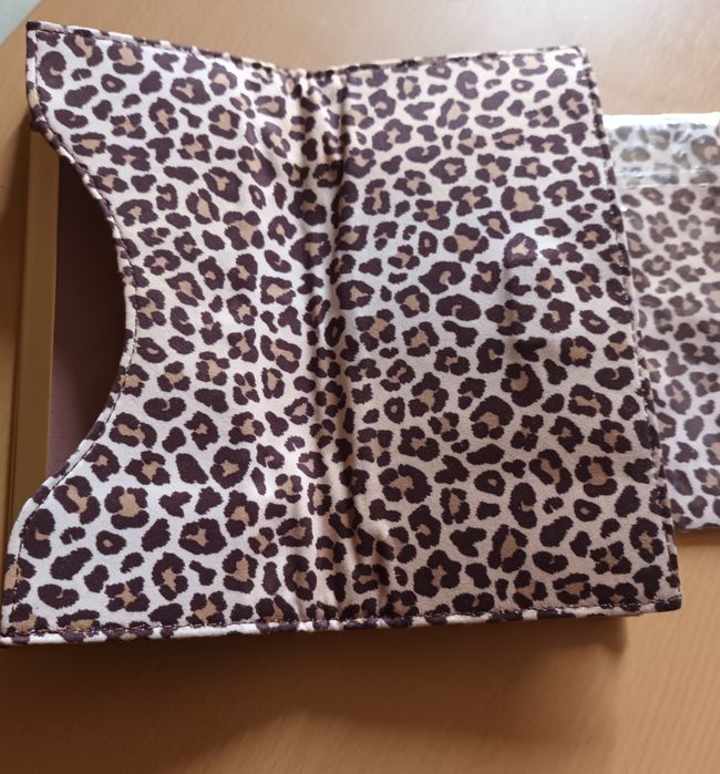 Etui na okulary ( różne może mieć przeznaczenie )