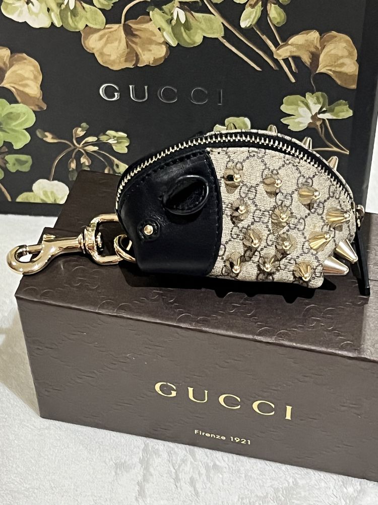 Porta moedas Gucci GG coleção animal spike Louboutin