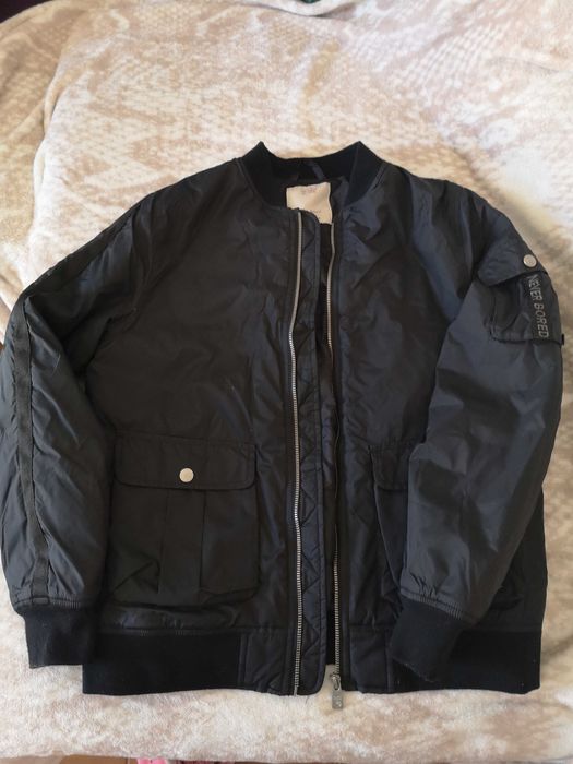 Casaco adolescente 12 anos. Cor preta da Zara