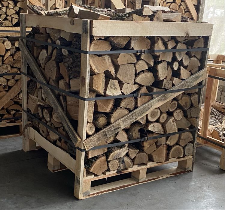 Дрова в ящиках і сітках- колоті , готові до топки .