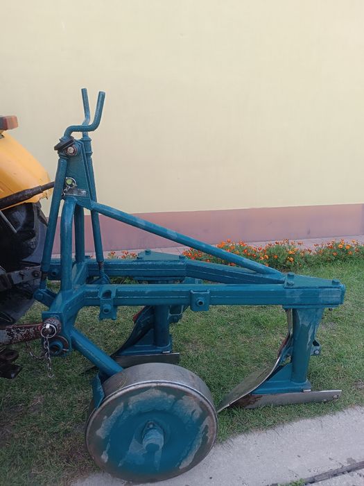 Rozsiewacz nawozu lej ,Pług 2 skibowy