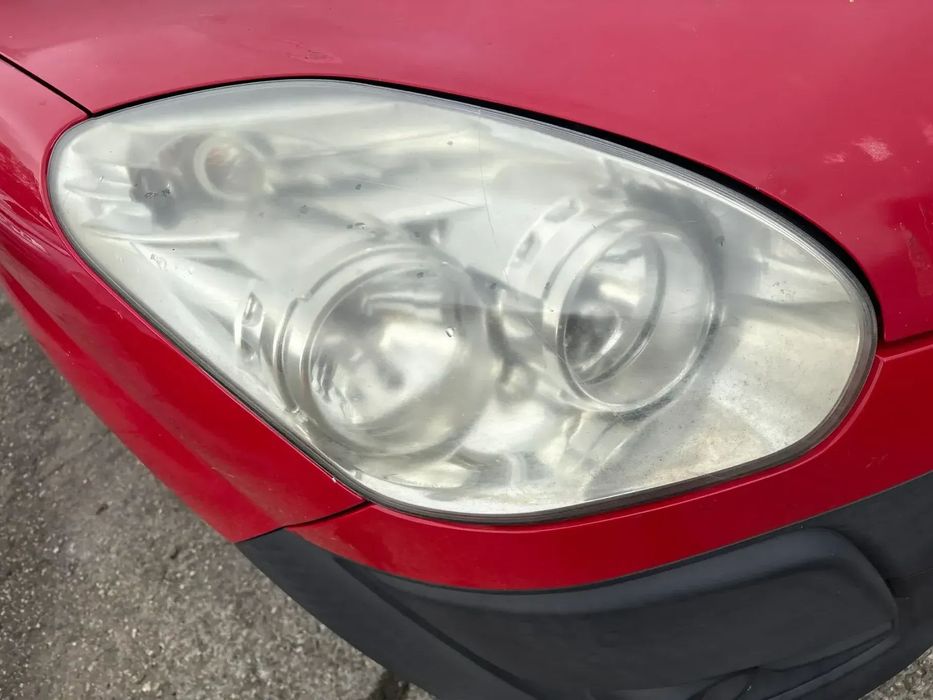 LAMPA PRZEDNIA PRAWA LEWA FIAT DOBLO 2010R