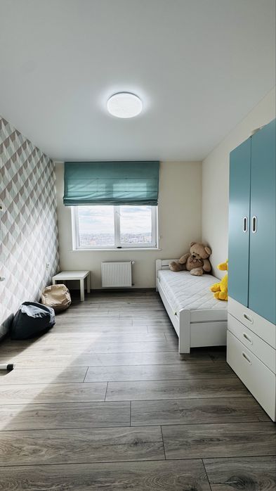 Сдам кухня-студия и 3 спальни Маршал Сити