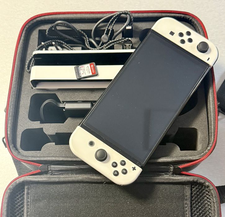 Nintendo Switch Oled, fajny zestaw.