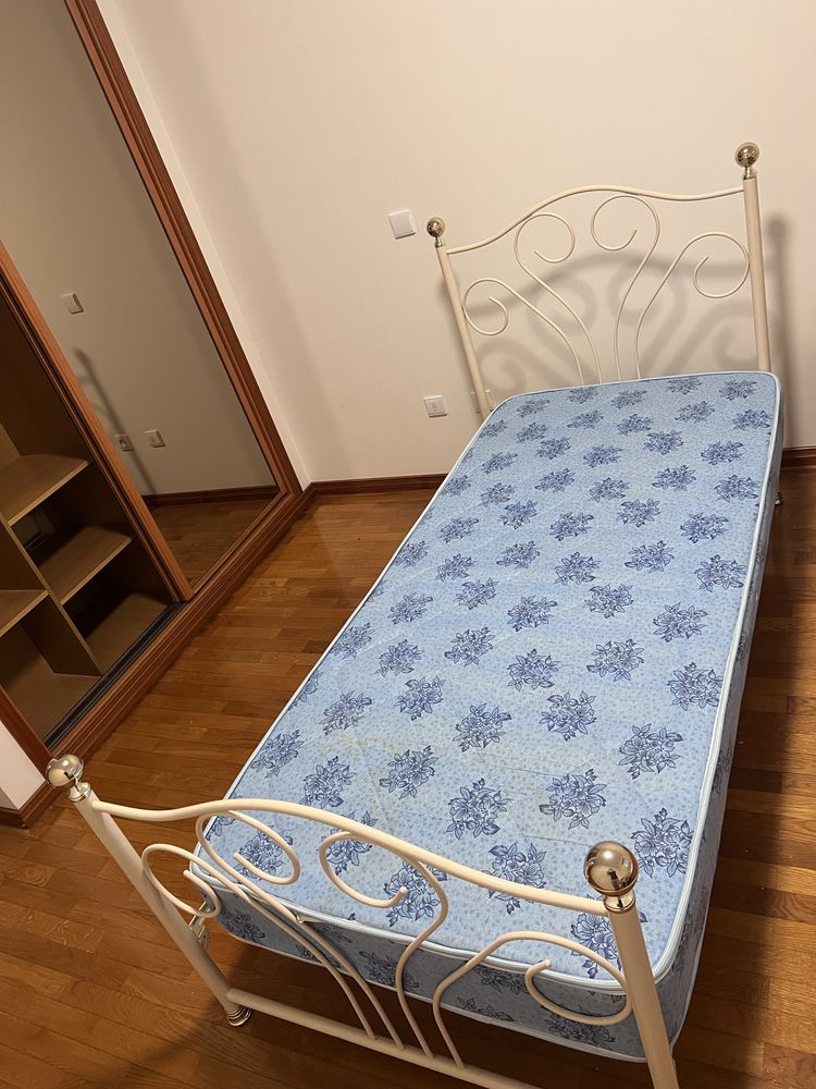Cama de solteiro Antiga