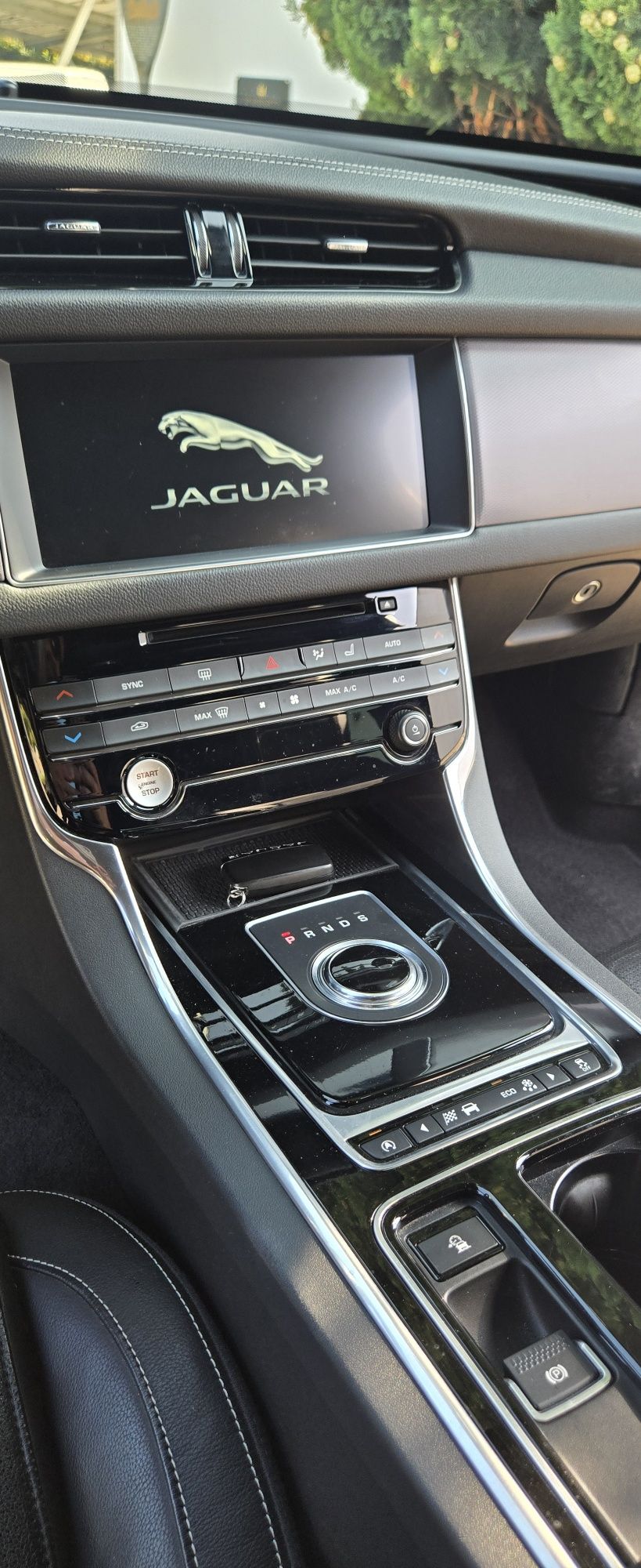 JAGUAR XF AUT. 2.0d 190cv - R SPORT - 2016 - FULL EXTRAS - C/Novo