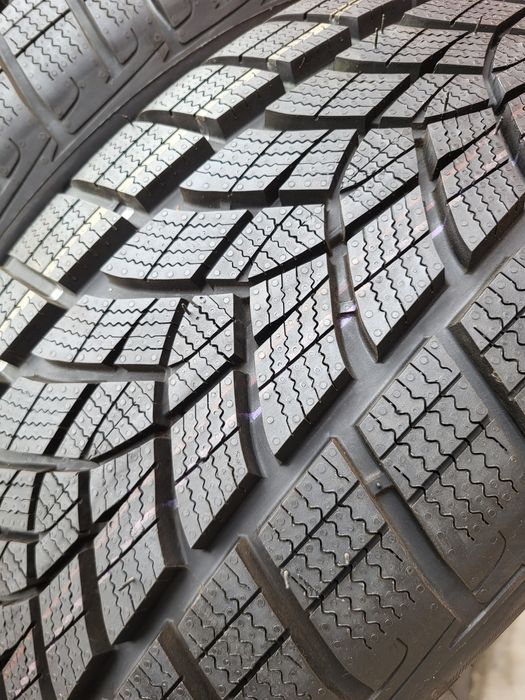 215/50/19 R19 GoodYear UltraGrip Performance+ 4шт ціна за 1шт шини
