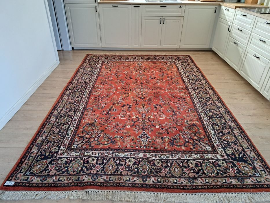 Śliczny Indyjski ręcznie tkany wełniany dywan Sarouck 200x310cm