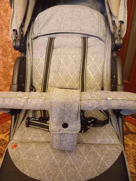 Прогулянкова коляска Carrello Quattro