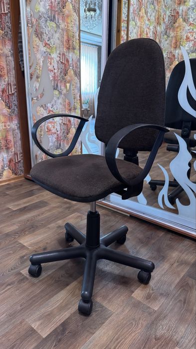 Шкільний стіл та стілець