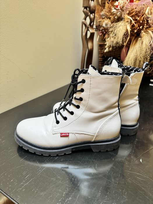 Botas brancas Levi’s 38