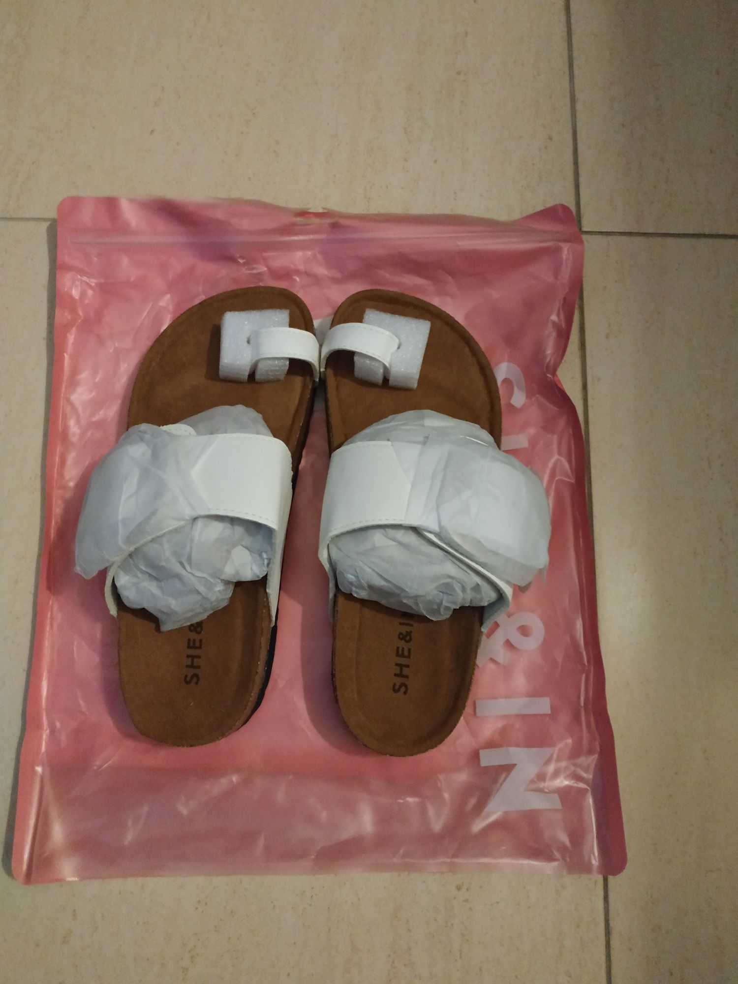 Sandálias brancas novas da Shein-35