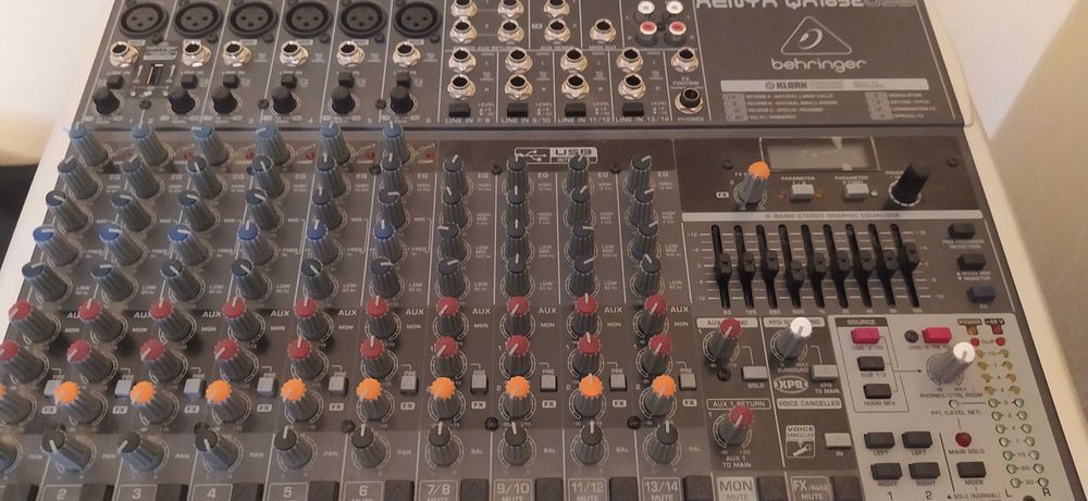 Behringer Xenyx qx 1832 USB  Stan idealny.