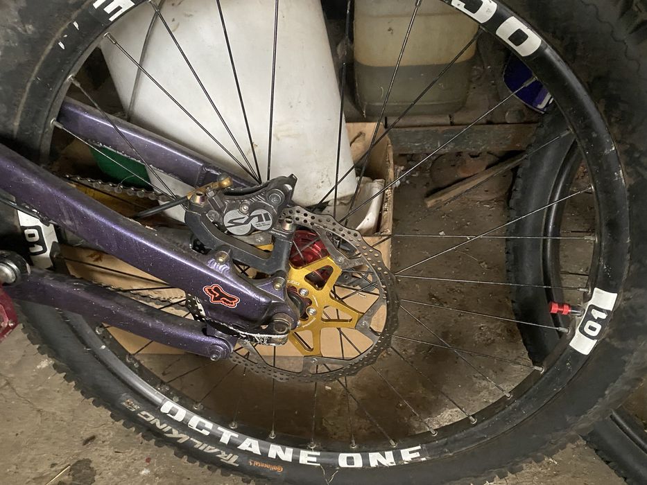 Specialized Status 1 /Marzocchi 888/Saint/Hope/DH/FR