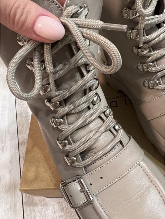 Бежеві черевики на шнурівці з натуральної шкіри ,38р