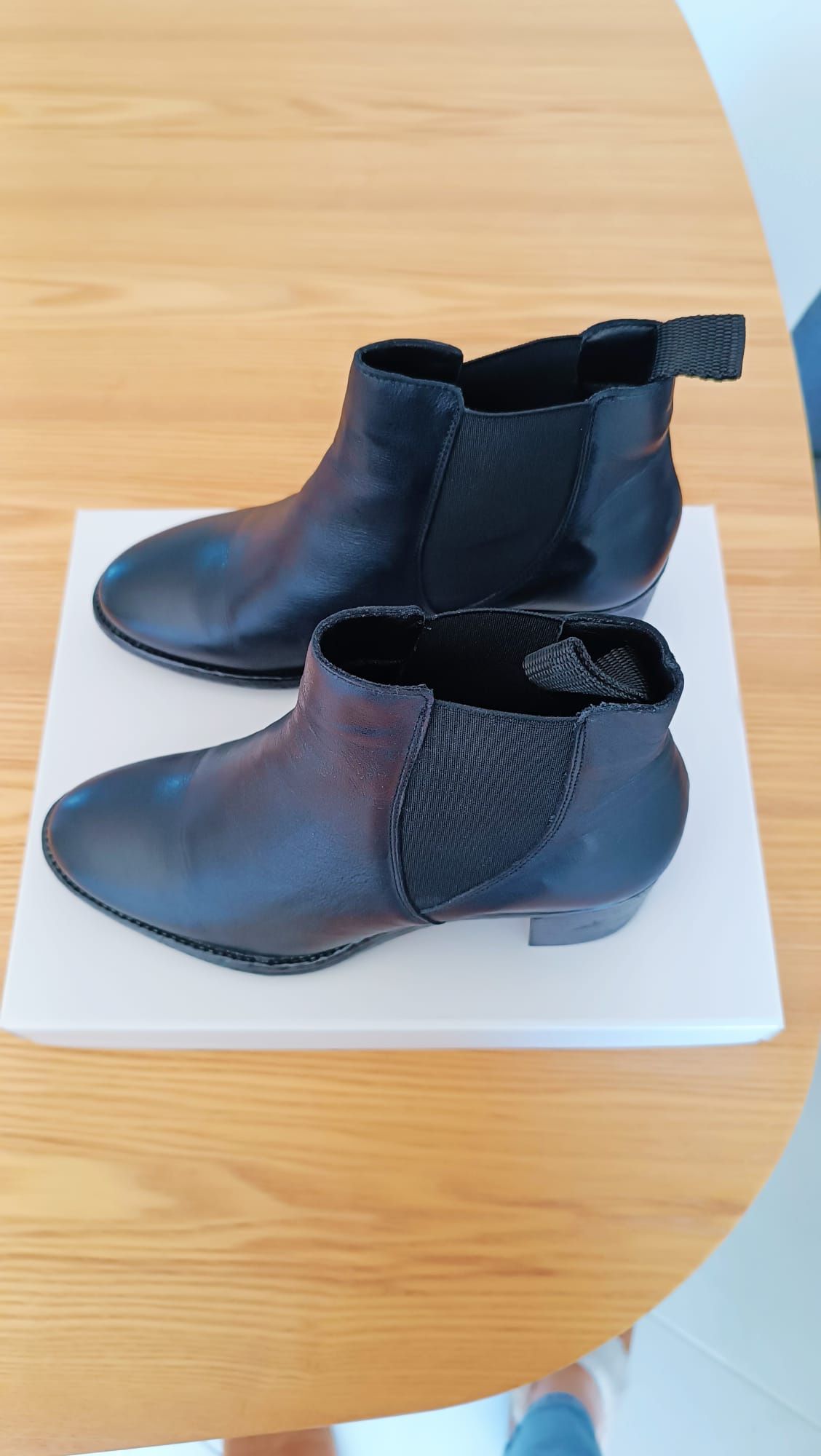 Botas pretas de salto da Seaside
