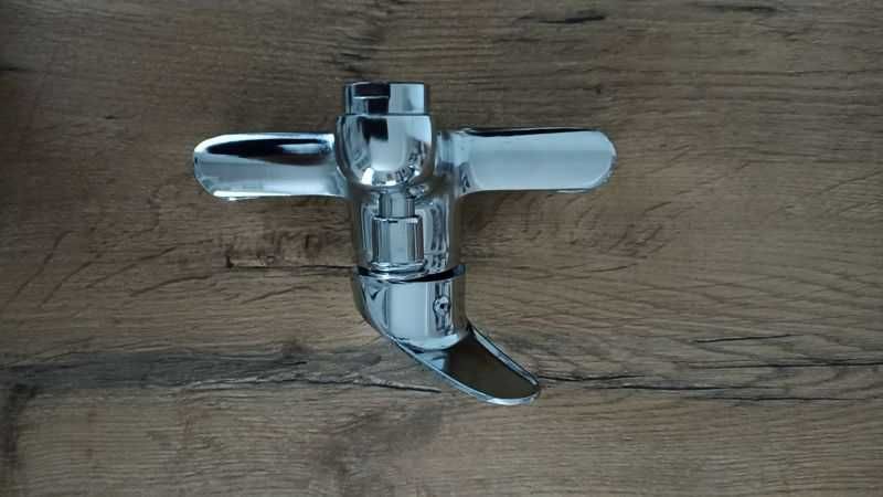 Bateria wannowa ścienna