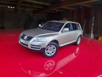 Duży model Volkswagen Touareg 1:18 bburago