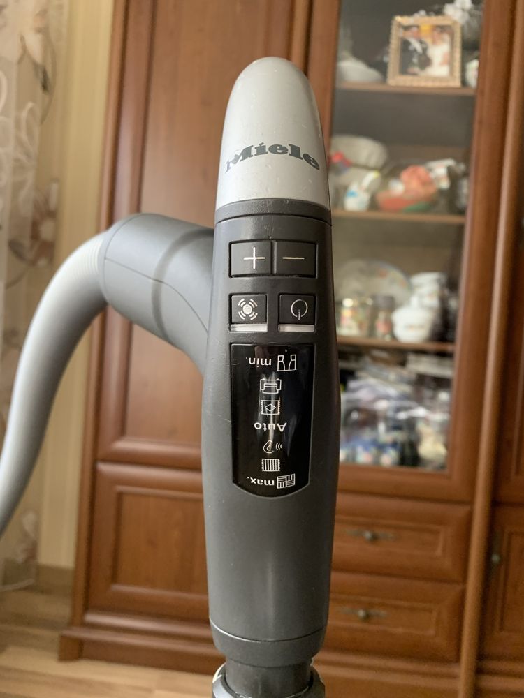 Пилосос Miele Premium 8000 | 300 - 2200 Вт