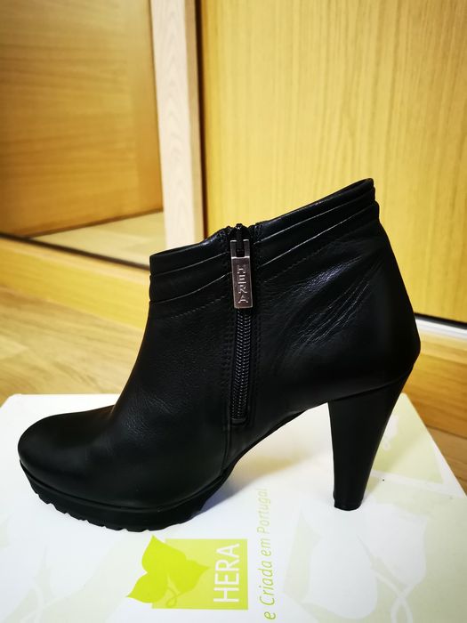 Botins em pele se salto alto com apoio