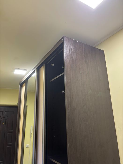 Шафа купе з дзеркалом