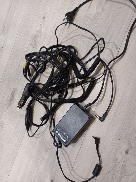 Підголівники автомобільні з монітором екраном