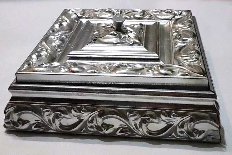 Caixa Decorativa em Metal Prateado