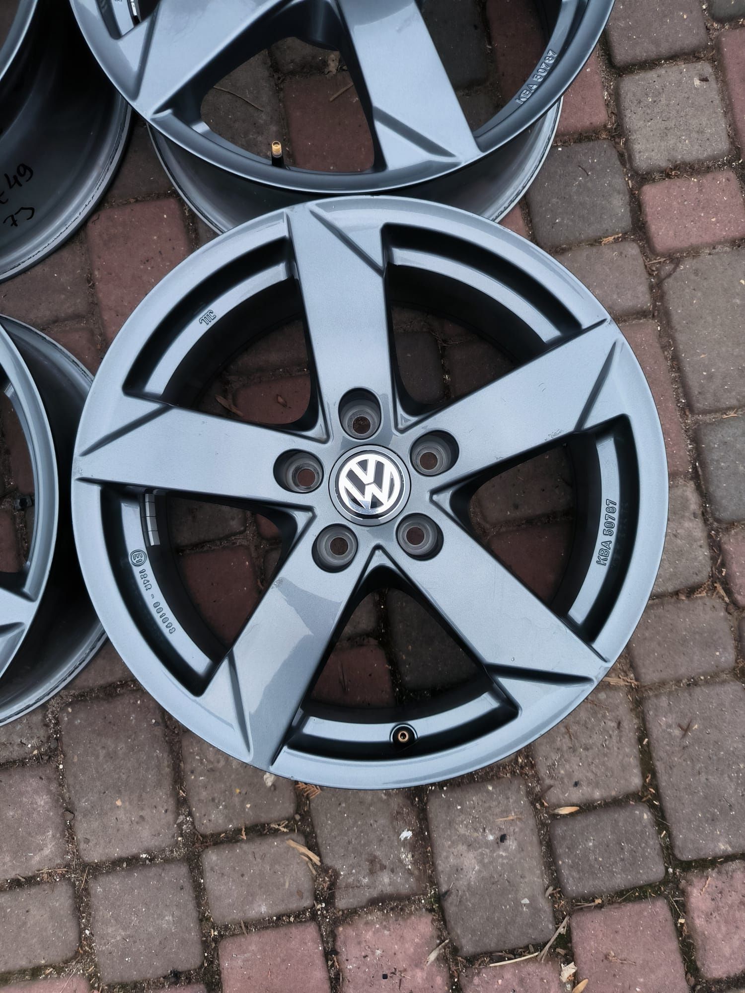 Felgi aluminiowe 17 Volkswagen Golf Passat Touran Sharan Tiguan 5x112
