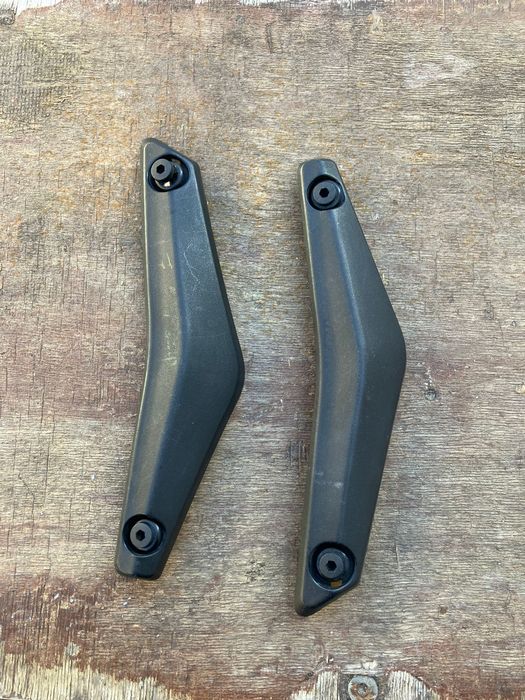 Listwy, plastiki, zaślepka  na szybe Kymco AK 550