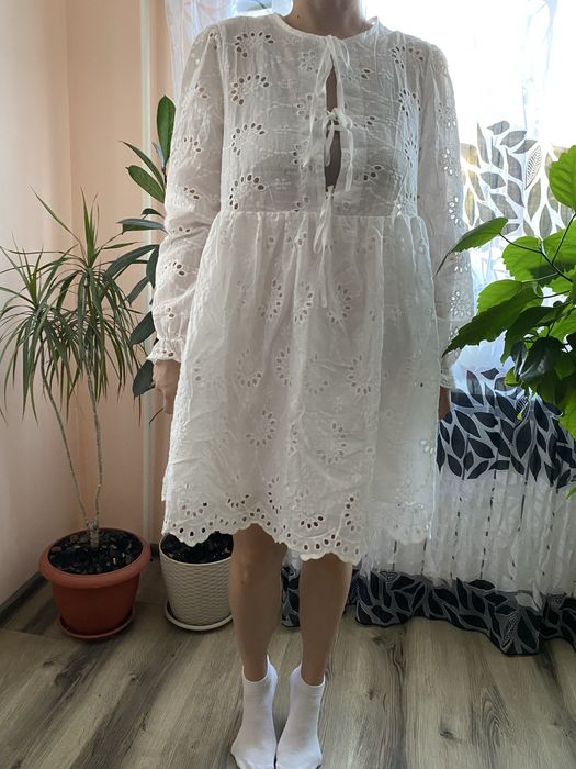 Сукня жіноча біла