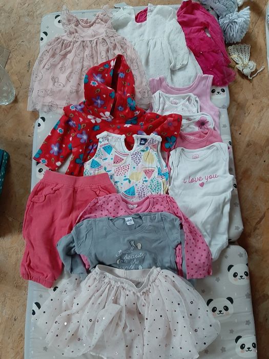 Paczka ubrań dla dziewczynki w rozmiarze 74