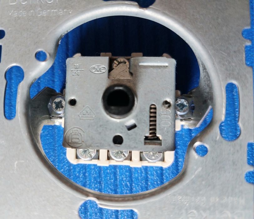Mechanizmy łączników Berker typ 3851 oraz 3852 - 4 sztuki