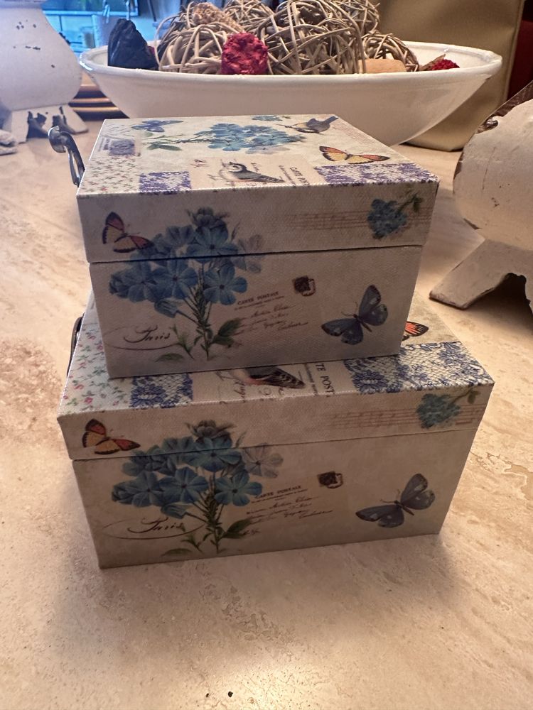 Vendo 2 caixas para decoracao e guarda - joias