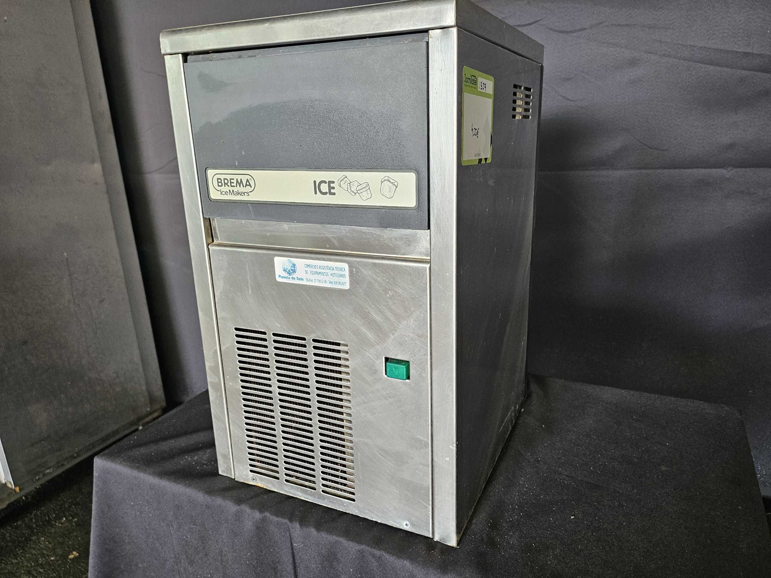 Máquina de gelo em cubos