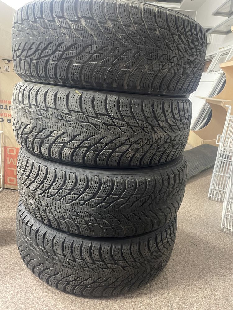 Зимові шини Nokian Tyres Hakkapeliitta R3 205/55 R17