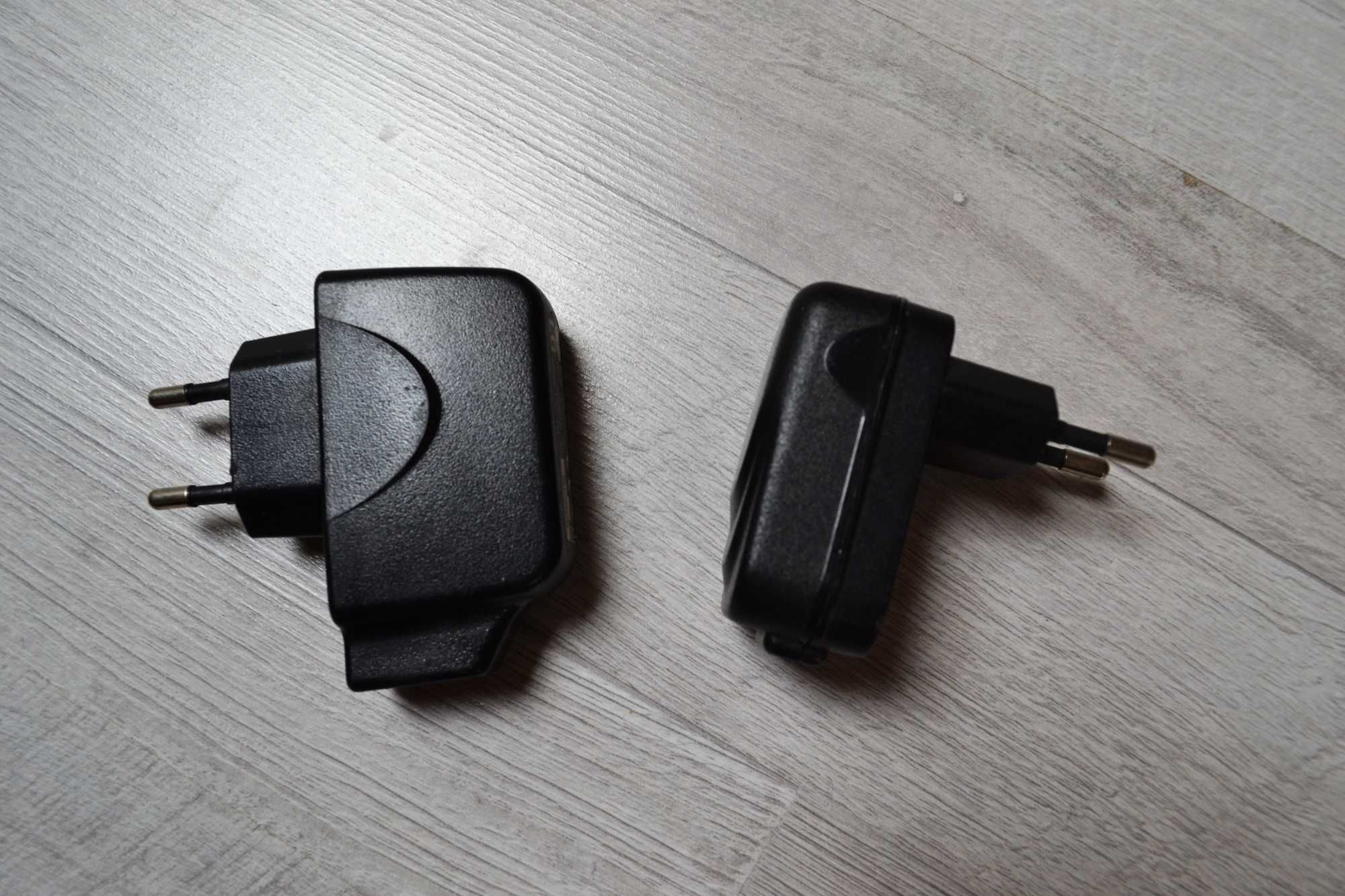 Kostki z wejściem usb Lg i no name do ładowarki 2 szt.
