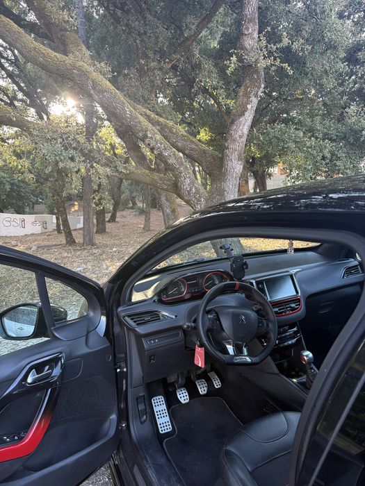 Peugeot 208 GTi 1.6 THP – 200cv