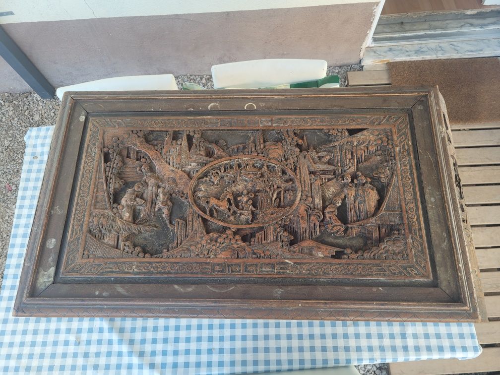 Mesa de Centro Oriental Antiga em Madeira Entalhada à Mão