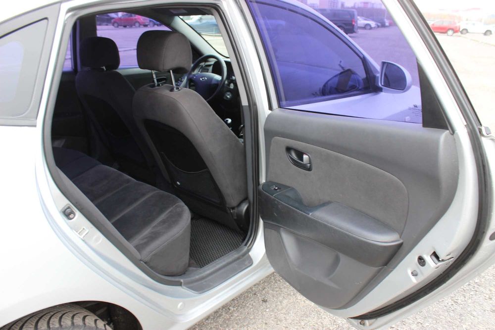 Hyundai Elantra 2008 року