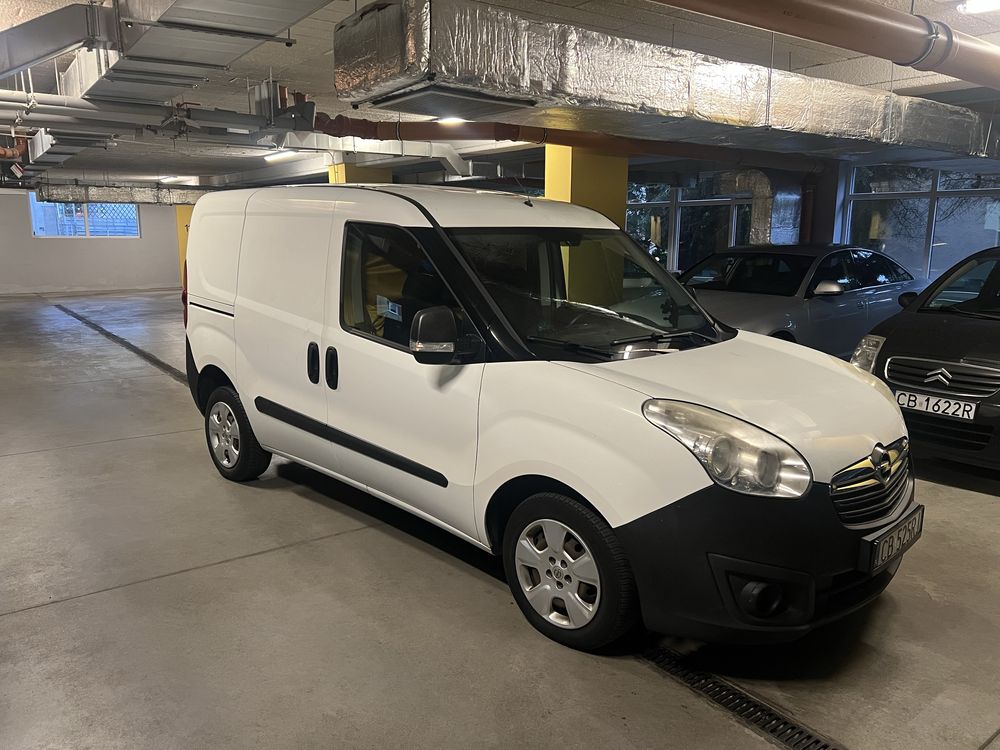 Opel Combo Camper Van 2013 – Twój dom na kółkach